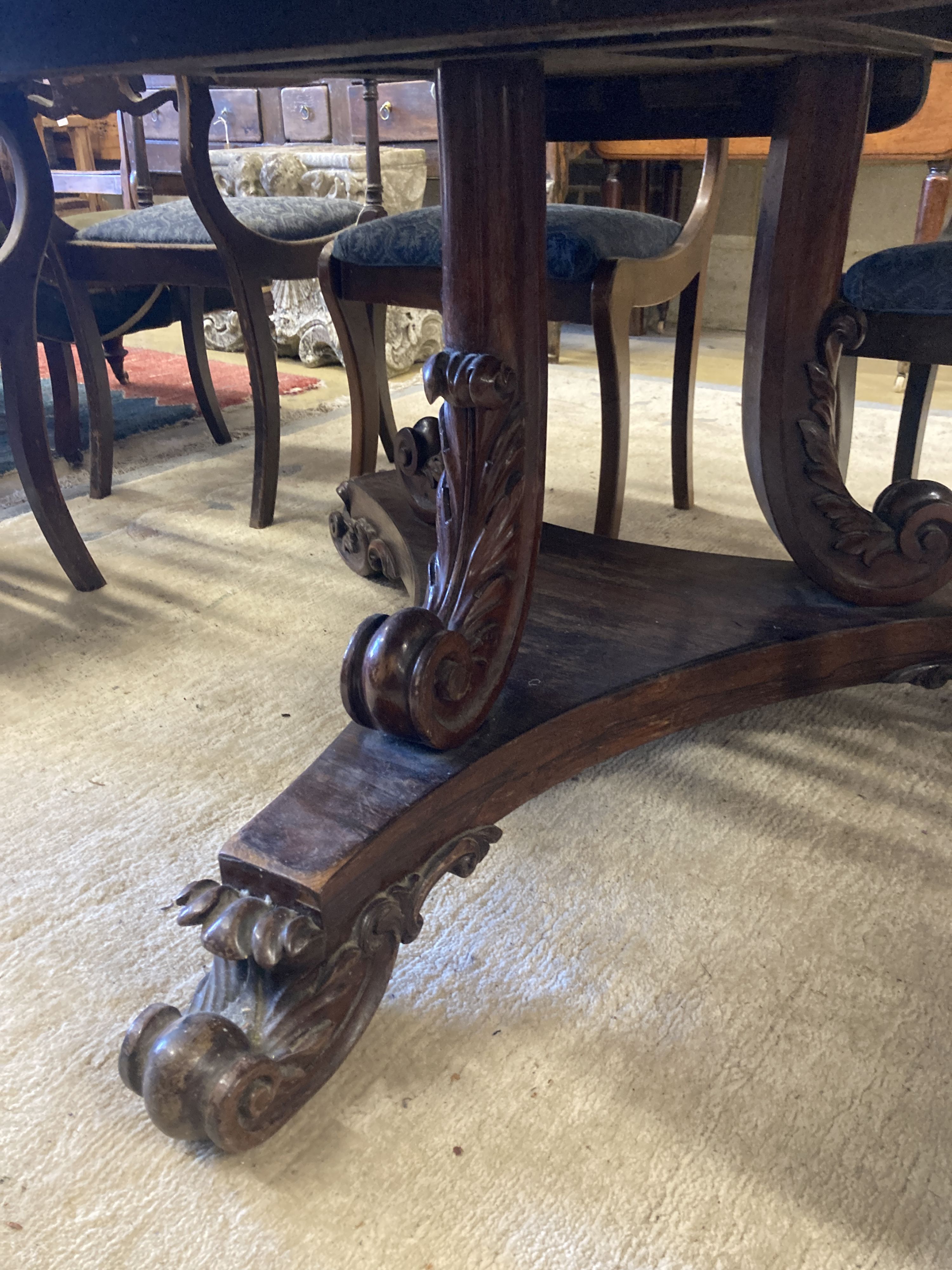 A George IV circular rosewood tilt top breakfast table, 138cm diameter, height 72cm